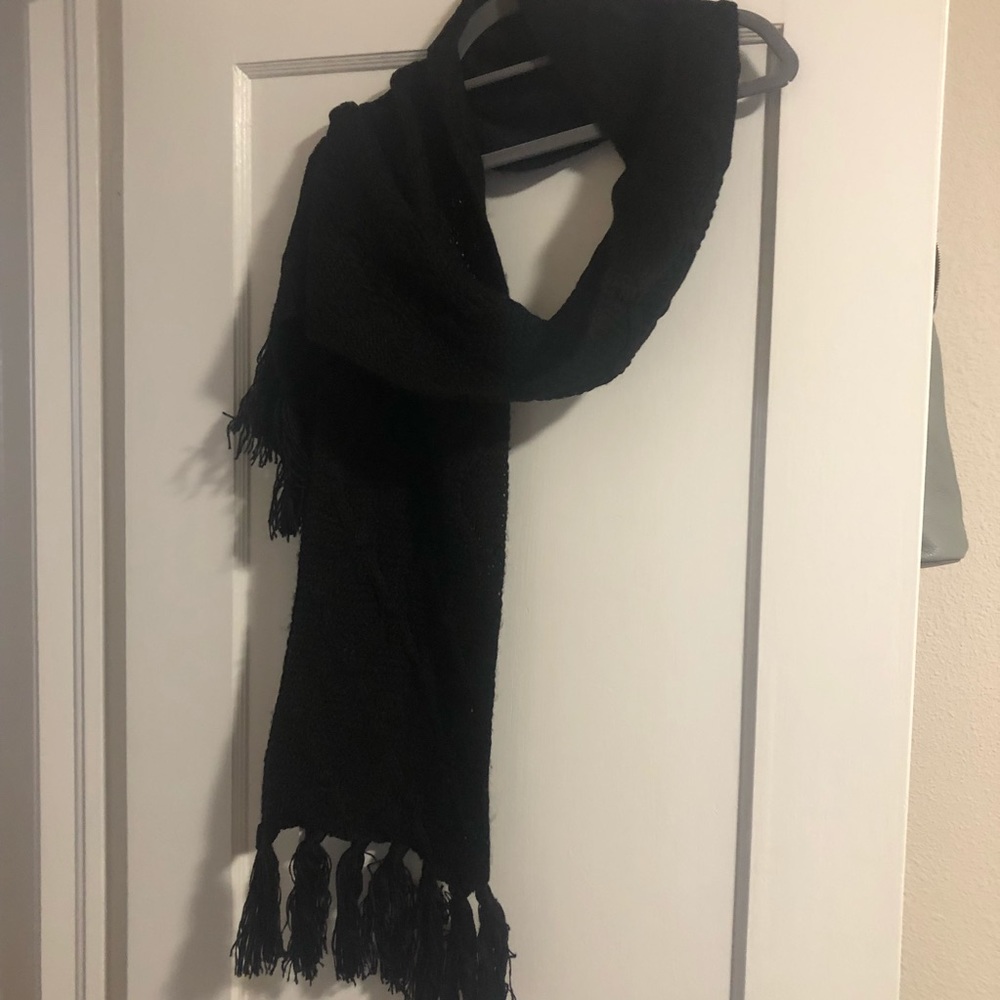 Black cable knit scarf